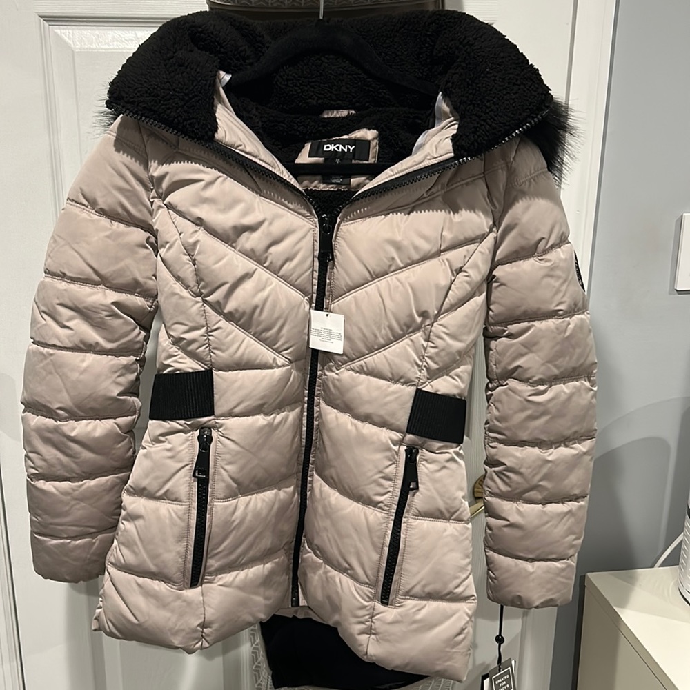 DKNY Women’s Puffer Coat Size Small BNWT Faux Fur